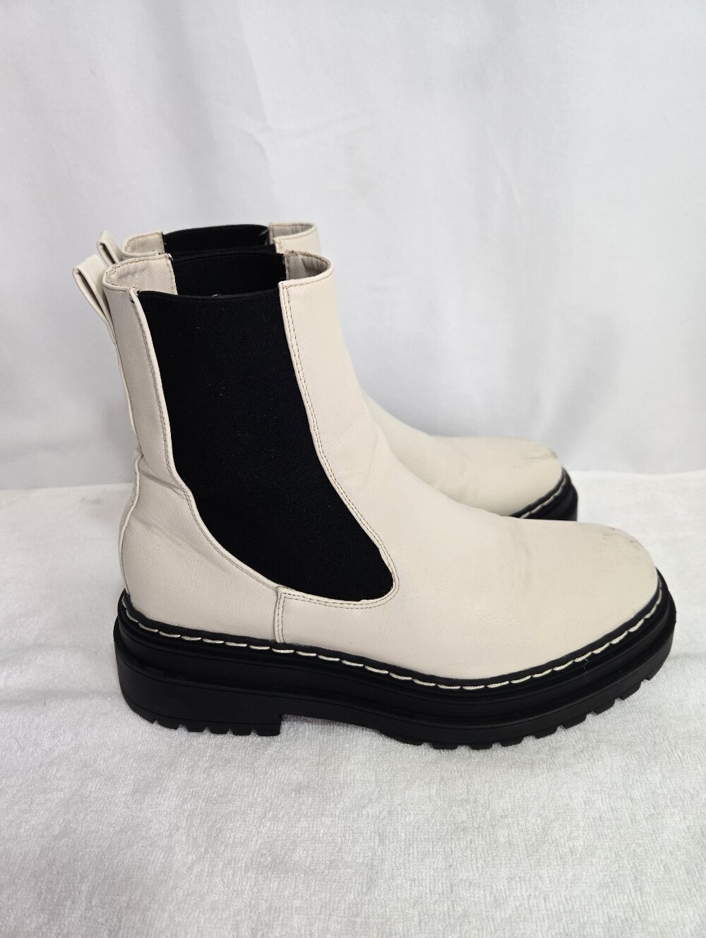 Portland Boot Company Sammy Chelsea Boots Women’s Size 10 Cream Ivory Lug Sole